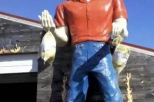 Roadside Giant: The Iconic Muffler Man Statue's Legacy Safem Fabrication - Precision Engineering & Custom Manufacturing Solutions Roadside Giant: The Iconic Muffler Man Statue's Legacy | Safem Fabrication - Precision Engineering & Custom Manufacturing Solutions
